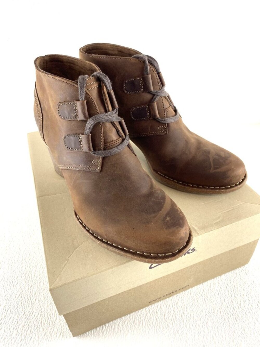Clarks Carleta Lynn Artisan Boho Womens 9.5 Brown Leather Chukka Boot Lace-Up